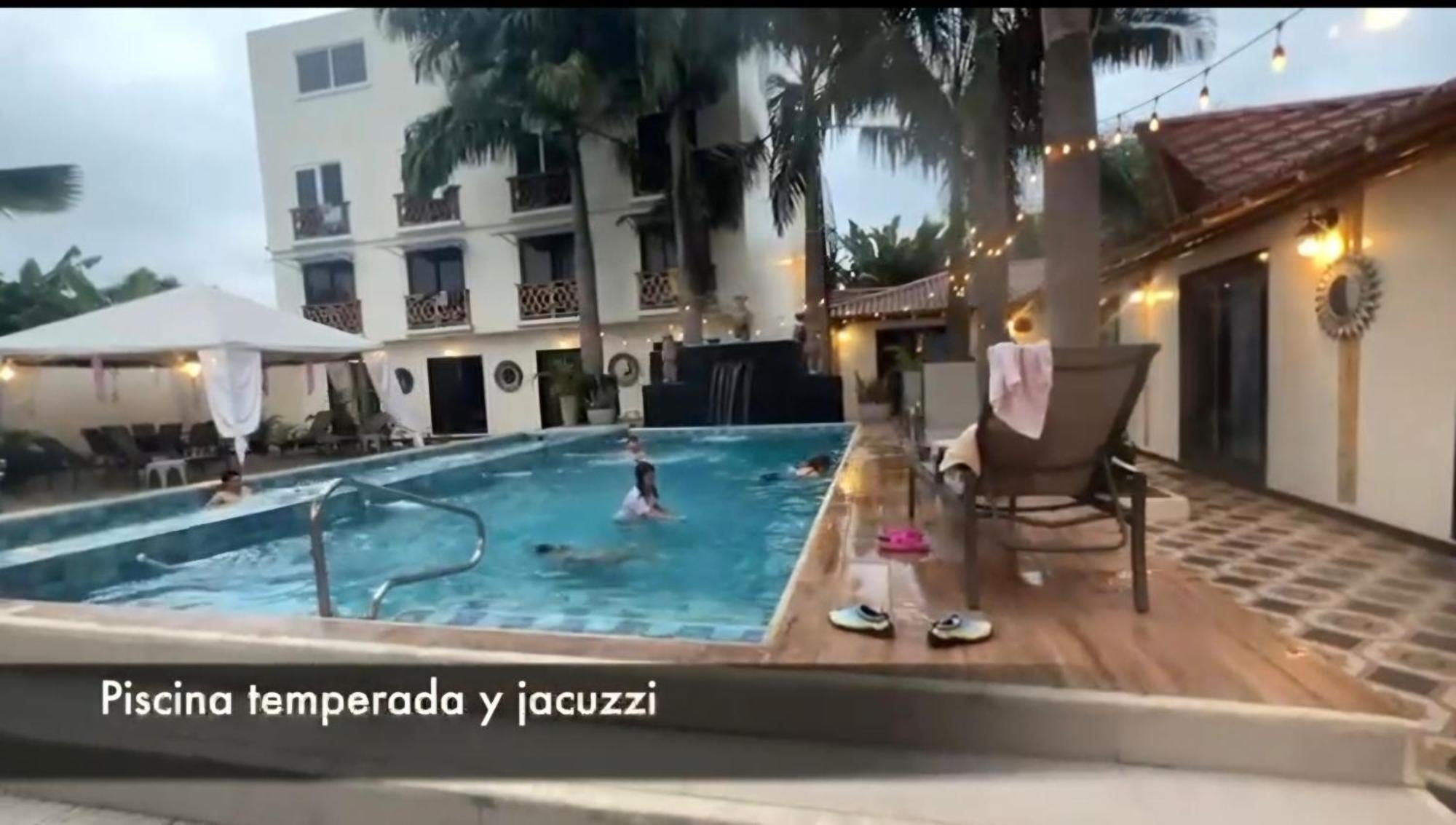Hotel Berlin International Puerto López Esterno foto