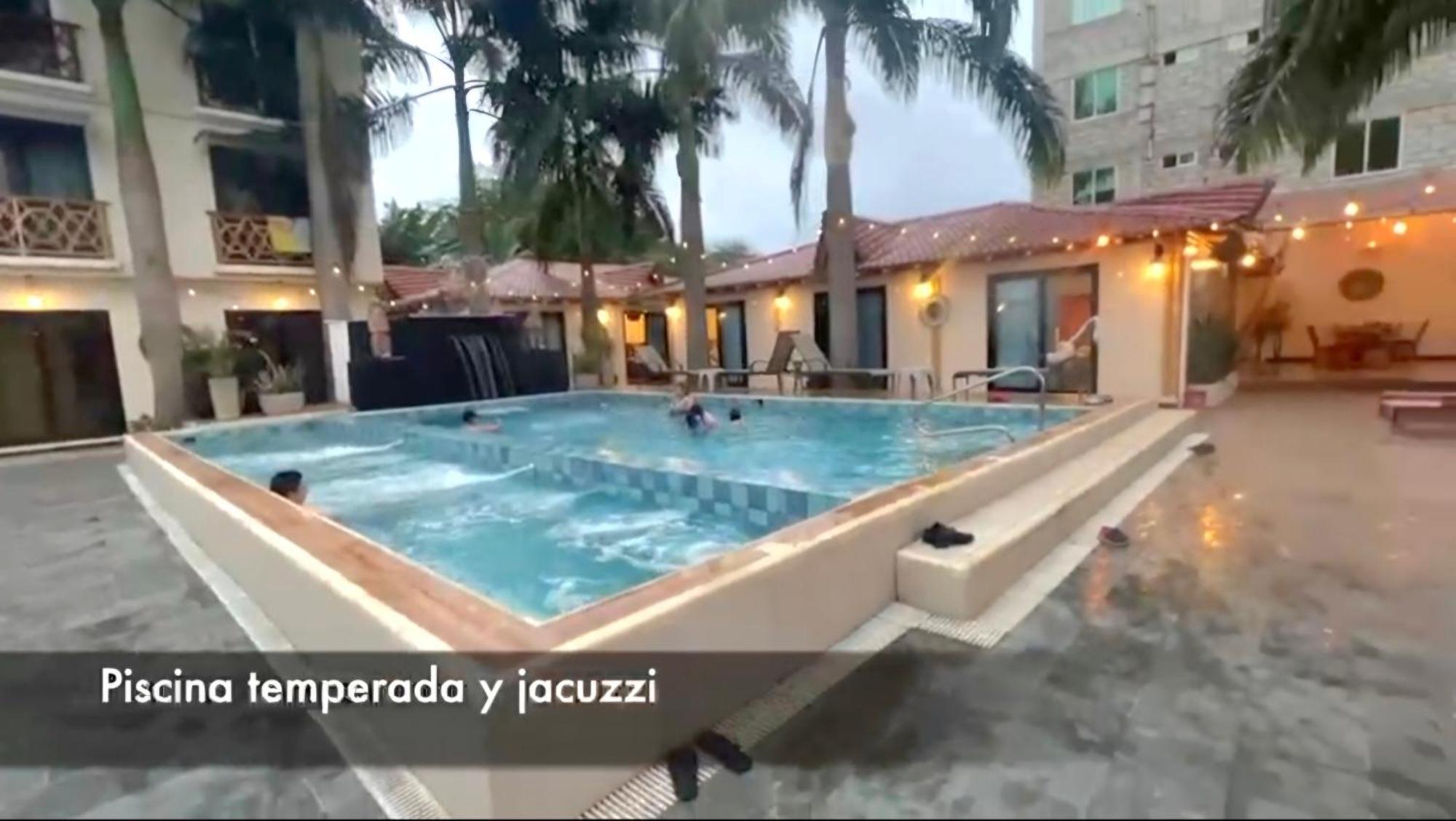 Hotel Berlin International Puerto López Esterno foto