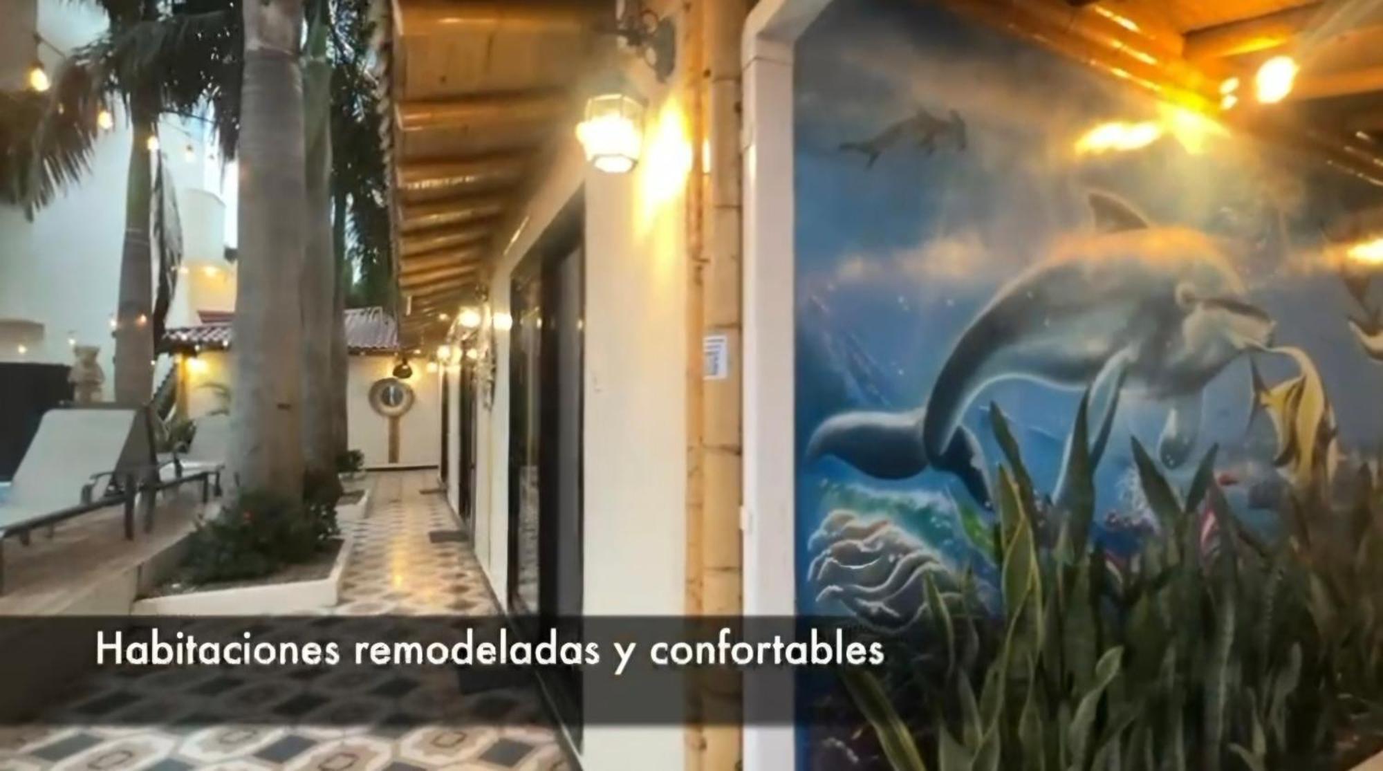 Hotel Berlin International Puerto López Esterno foto