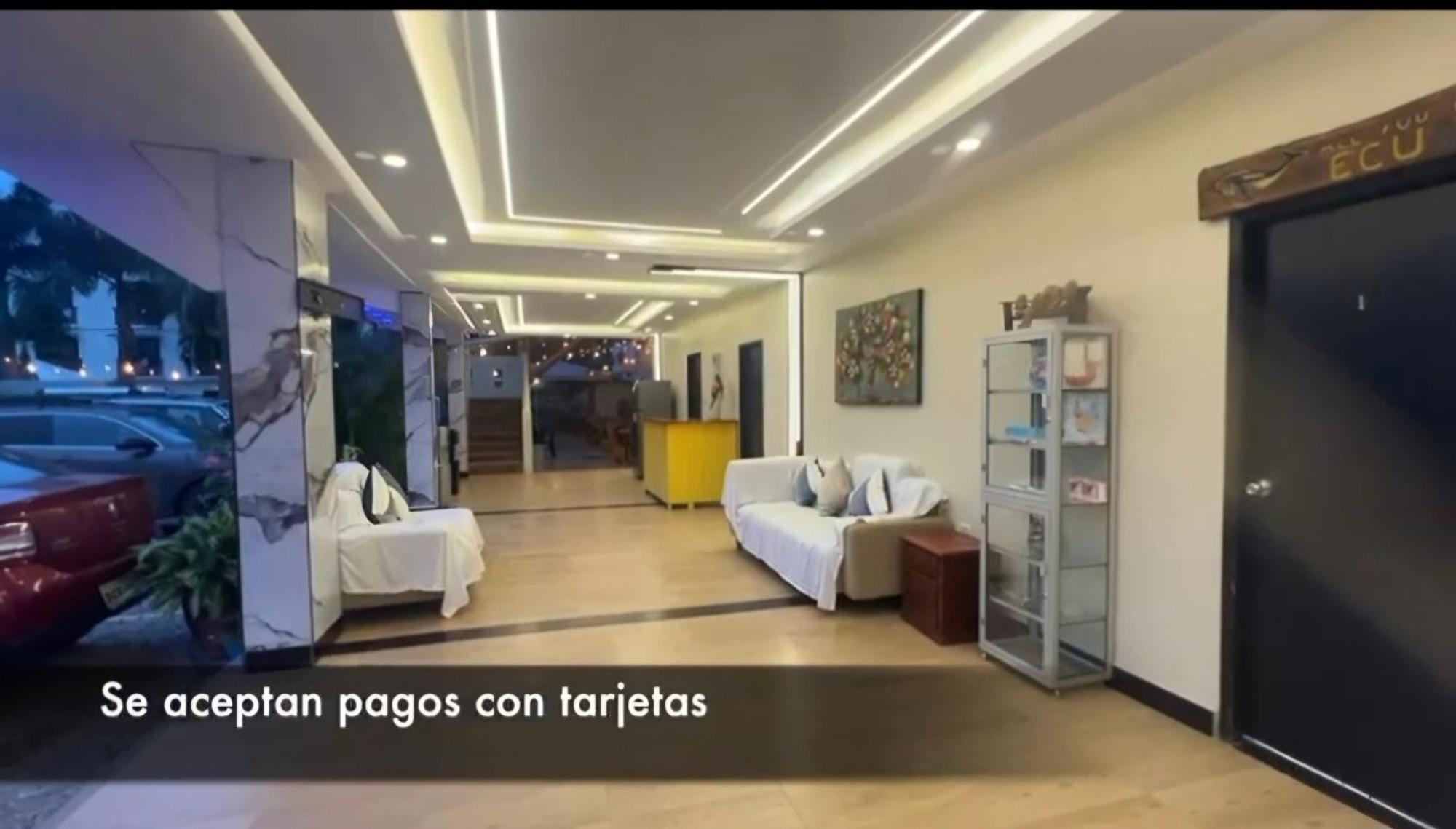 Hotel Berlin International Puerto López Esterno foto