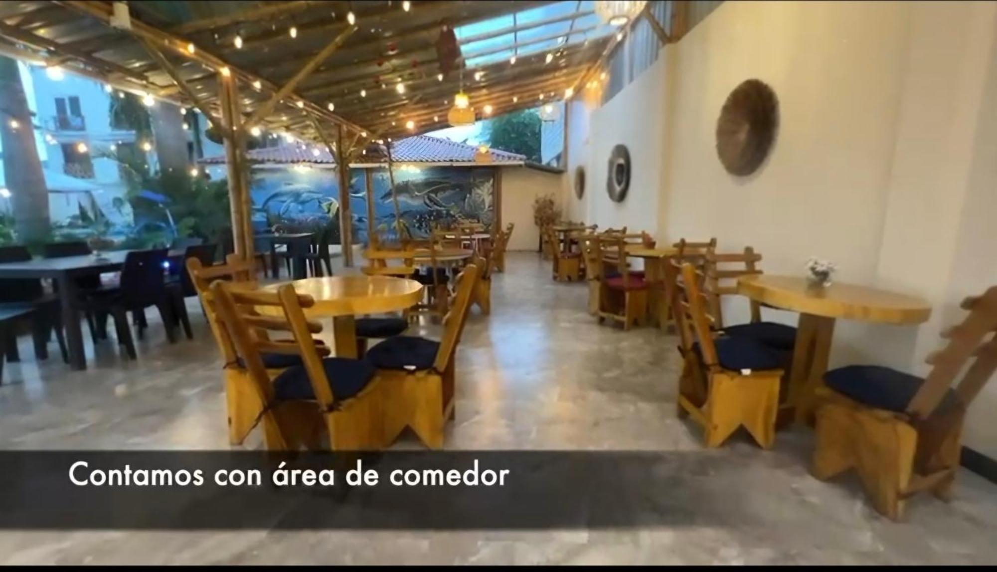 Hotel Berlin International Puerto López Esterno foto