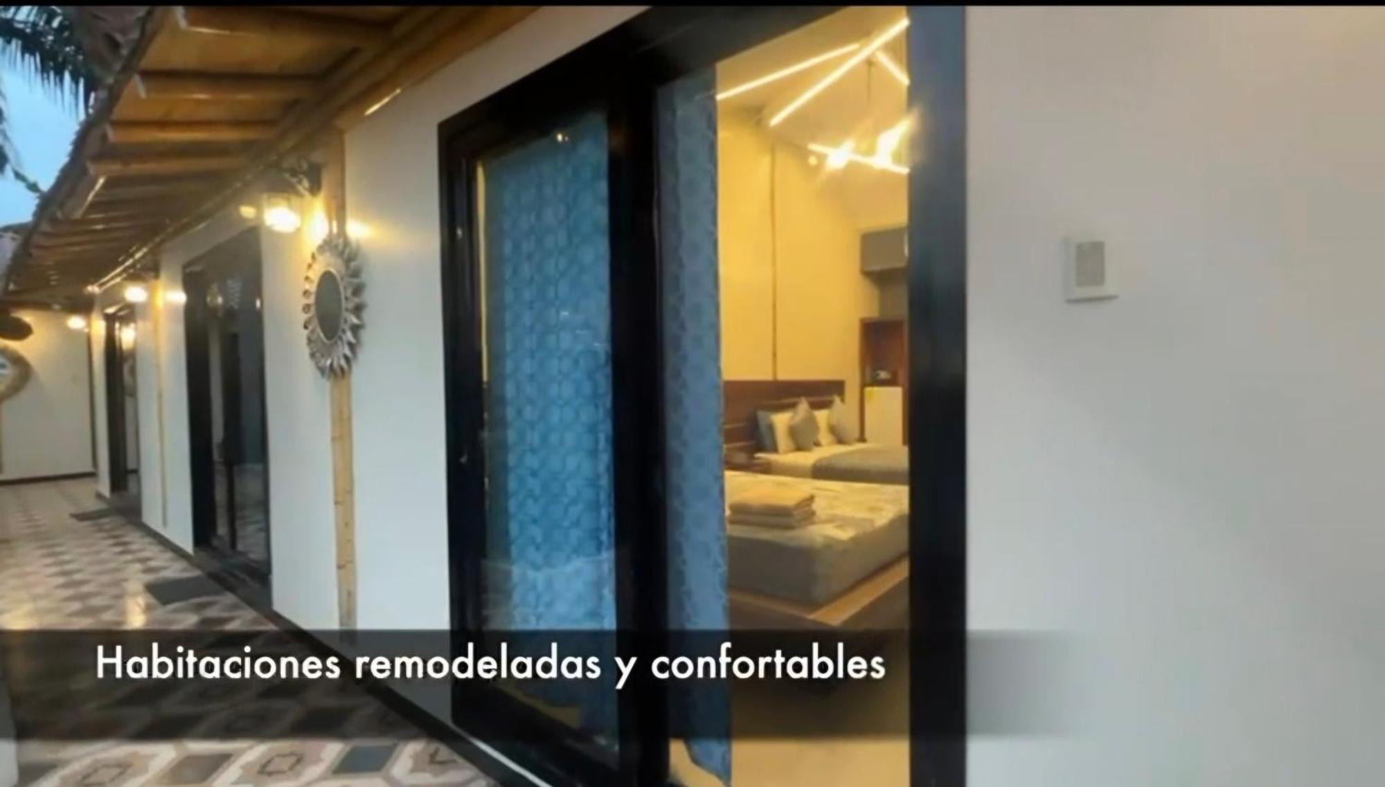 Hotel Berlin International Puerto López Esterno foto