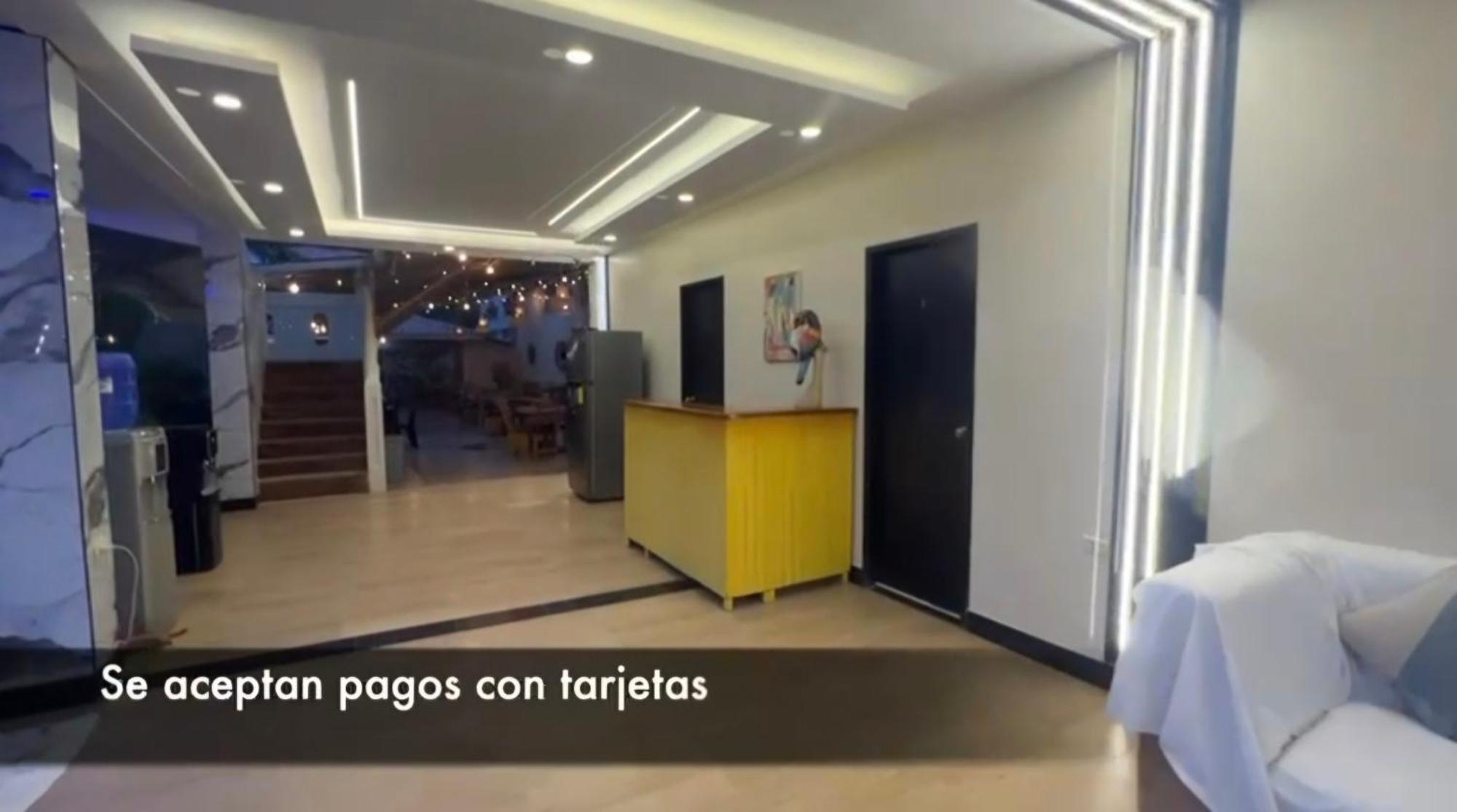 Hotel Berlin International Puerto López Esterno foto