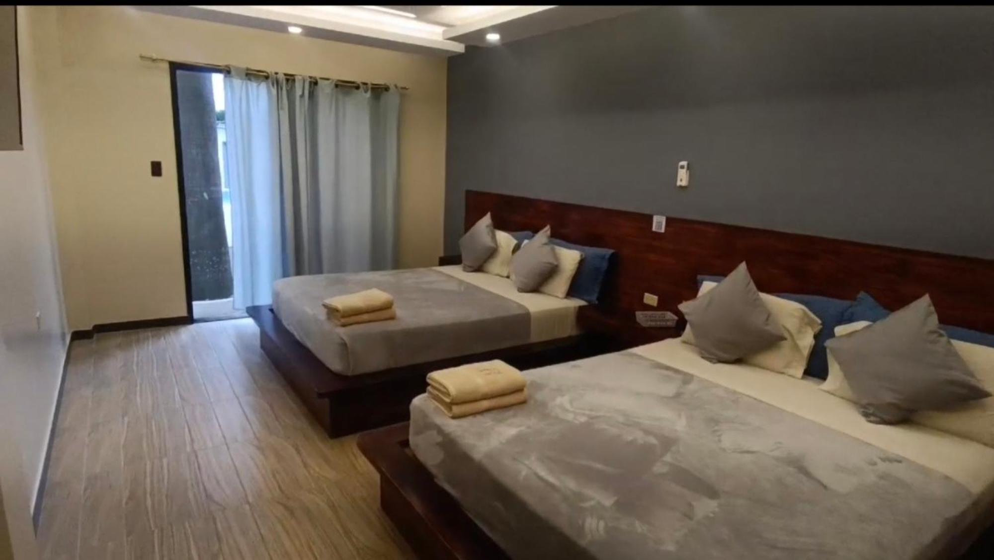 Hotel Berlin International Puerto López Esterno foto