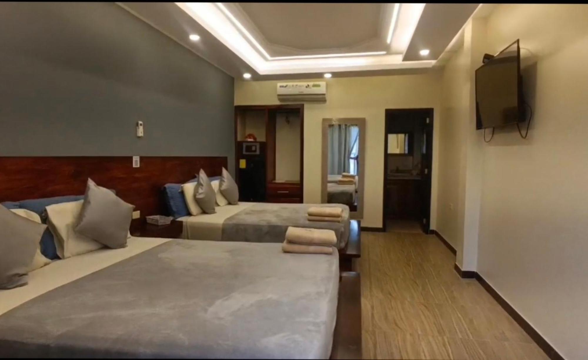 Hotel Berlin International Puerto López Esterno foto