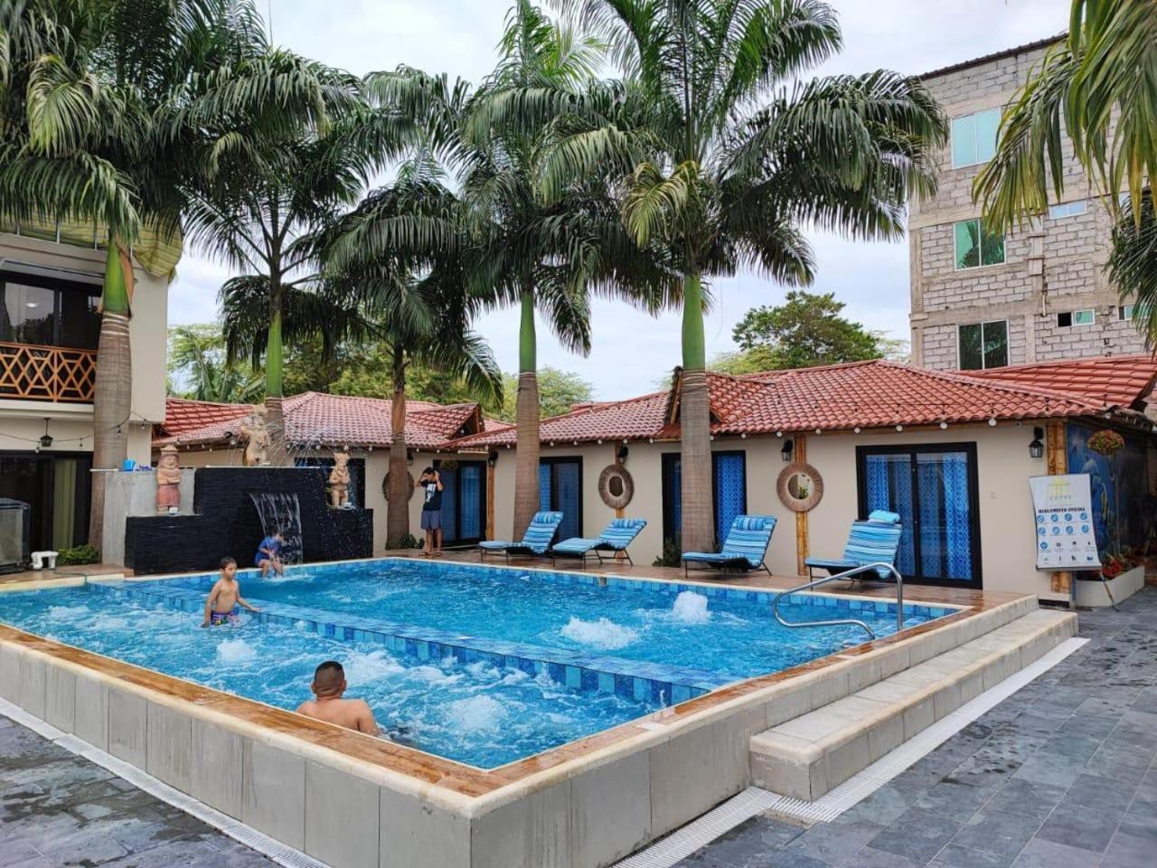 Hotel Berlin International Puerto López Esterno foto